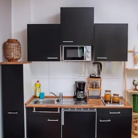 Sunny & Cozy - Netflix - Wifi - - 4 Person Апартаменты *